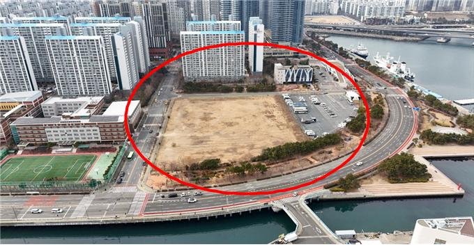 금융자사고 우선협상대상 부지로 선정된 부산 남구 용호동 960번지 일대 전경 부산시 제공