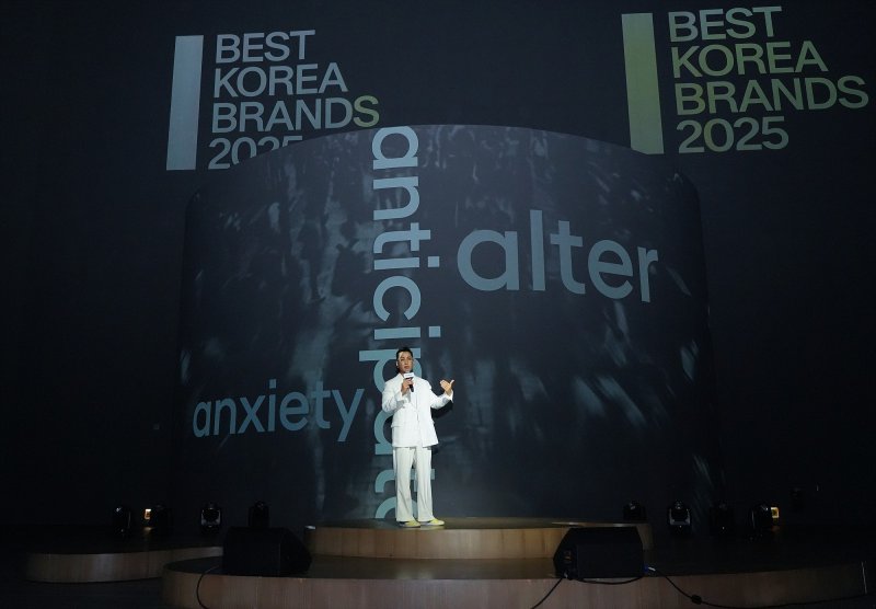 문지훈 인터브랜드 글로벌 대표 파트너가 17일 서울 광진구 그랜드워커힐 호텔에서 열린 '베스트 코리아 브랜드 2025' 콘퍼런스에서 발언하고 있다.(인터브랜드 제공)