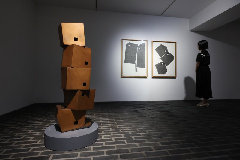 [서울=뉴시스] 박진희 기자 = 아라리오갤러리 서울 엄태정 개인전 '세계는 세계화한다' 전시 전경. 2025.06.17. pak7130@newsis.com