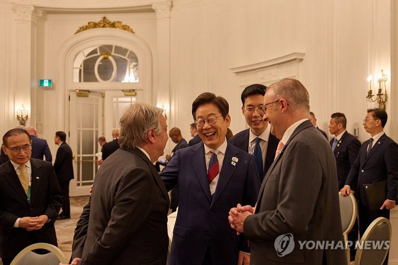 李대통령, UN 사무총장과 약식 회동…"국제평화·번영에 기여할 것"
