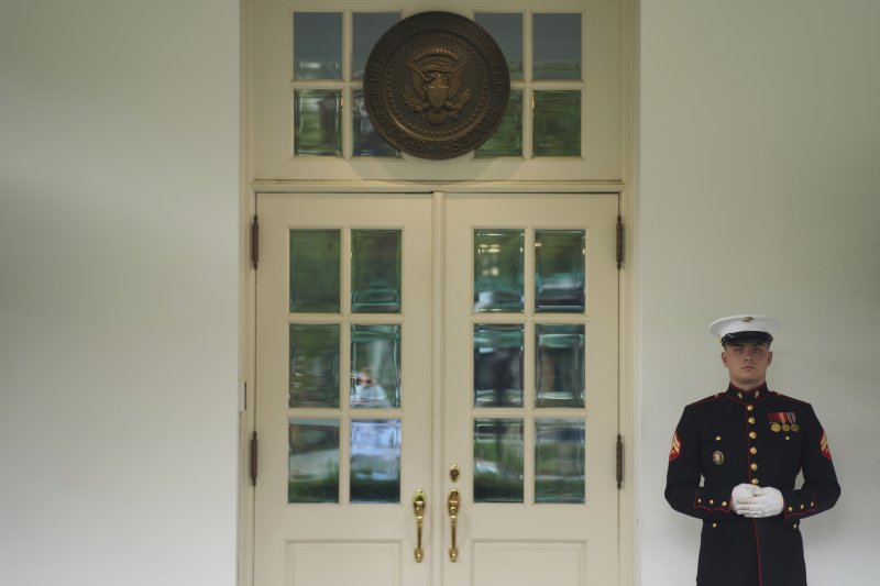 美 B-2 폭격기로 이란 핵시설 공격? 트럼프, 백악관서 80분간 안보회의