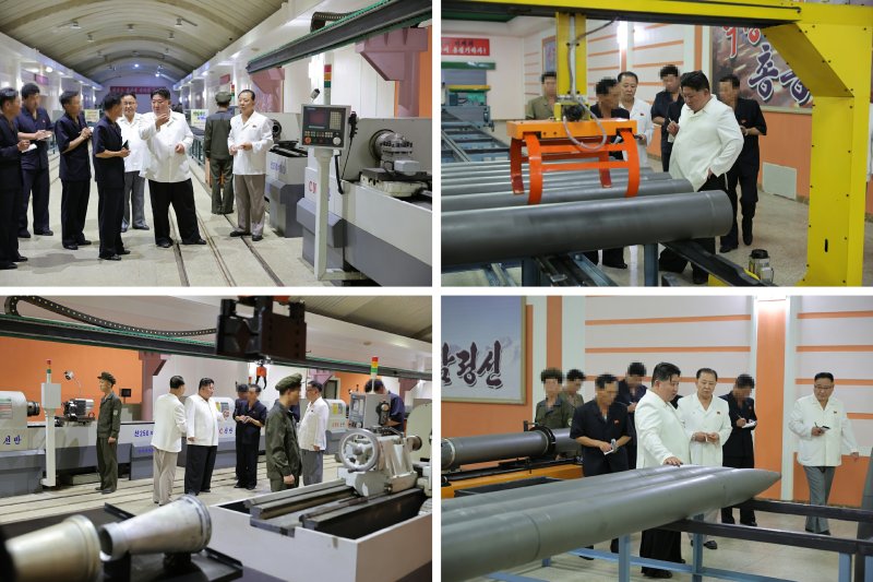 (평양 노동신문=뉴스1) = 지난 2023년 2월 김정은 북한 노동당 총비서가 전술미사일 생산공장을 비롯한 중요 군수공장들을 현지지도하는 모습. 당시 인민복을 입은 간부들 얼굴은 흐릿하게 가림 처리가 됐다. [국내에서만 사용가능. 재배포 금지. DB 금지. For Use Only in the Republic of Korea. Redistribution Prohibited] rodongphoto@news1.kr