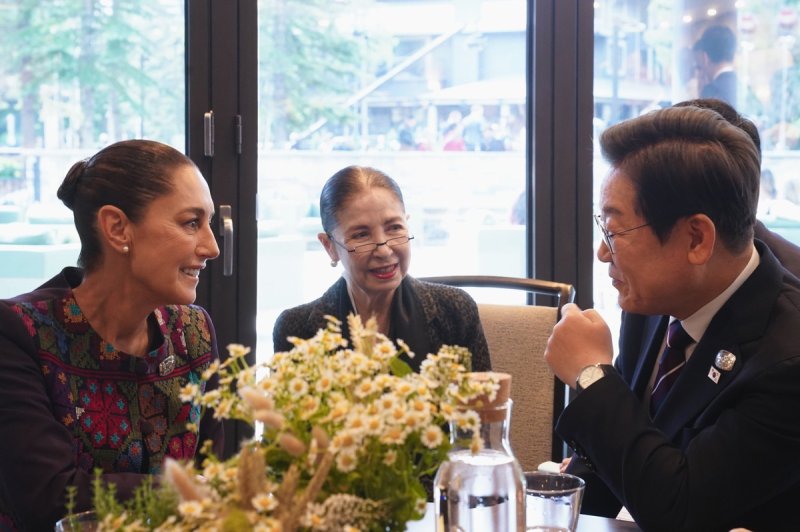 이재명 대통령(오른쪽)과 클라우디아 셰인바움 안전 바카라사이트 대통령(왼쪽).연합뉴스