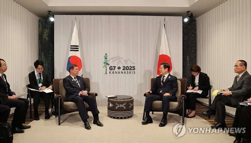 李대통령, 이시바 日 총리와 첫 정상회담…"미래지향적 관계로 발전 기대"