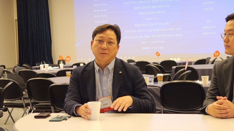 장영호 CJ대한통운 IFS본부장이 17일 간담회를 마친 뒤 취재진과 질의를 하고 있다. ⓒ News1 이재상 기자