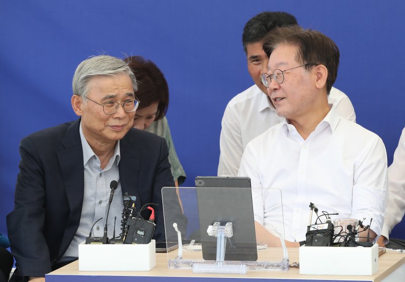 청문회 단골 '부동산' 논란 속…이종석 국정원장 후보 '무주택' 눈길