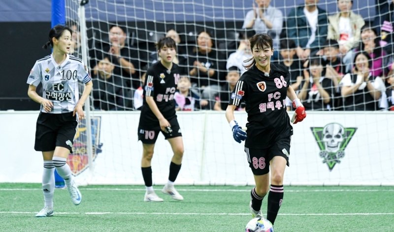 '골때녀' 키썸 전치 6주 부상…에이스 마시마 골키퍼 됐다