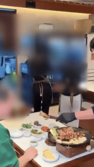 곱창집 여직원이 ‘섹시댄스’ 서비스...어떤 춤이길래 누리꾼 '갑론을박' [영상]