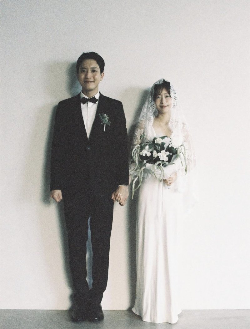 가수 조형우, '무한도전' 막춤 김윤의 작가와 결혼…늘 우비처럼 지켜줘