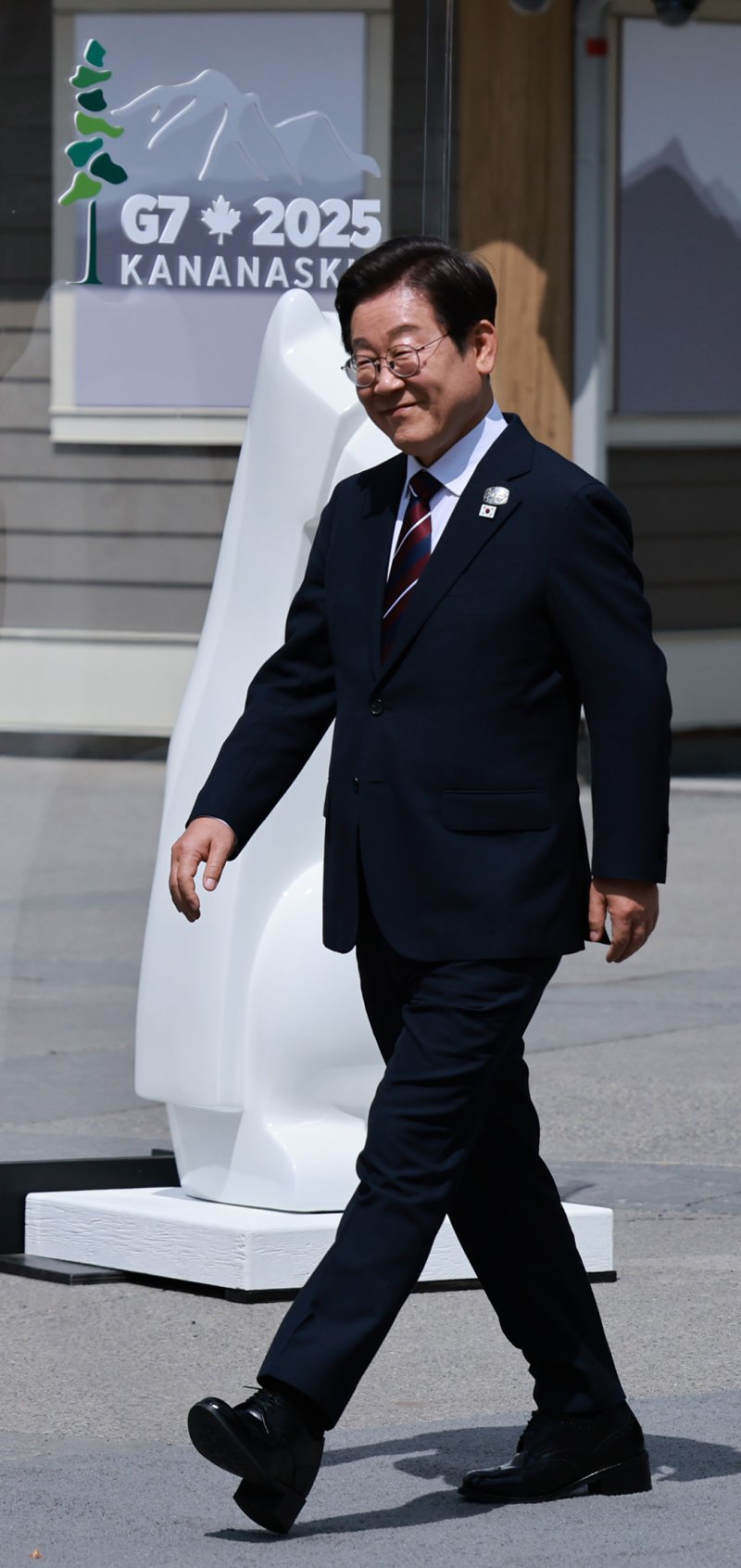 [카나나스키스(캐나다)=뉴시스] 최진석 기자 = 이재명 대통령이 17일(현지 시간) 캐나다 앨버타주 카나나스키스 주요 7개국(G7) 정상회의장에서 열린 초청국 공식 환영식에 도착하고 있다. 2025.06.18. myjs@newsis.com