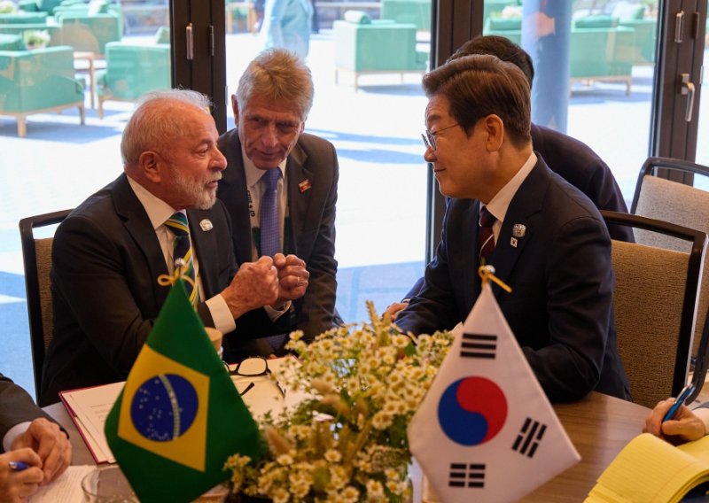 [카나나스키스(캐나다)=뉴시스] 최진석 기자 = 이재명 대통령이 17일(현지 시간) 캐나다 앨버타주 카나나스키스 주요 7개국(G7) 정상회의장에서 루이스 이나시우 룰라 다 시우바 브라질 대통령과 한-브라질 정상회담을 하고 있다. (공동취재) 2025.06.18. myjs@newsis.com