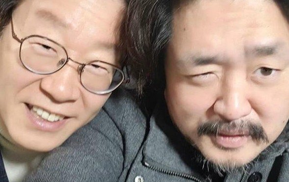 [서울=뉴시스] 이재명 더불어민주당 대선 후보(왼쪽)와 방송인 김어준(오른쪽). (사진=이재명 SNS 갈무리) 2025.05.02. photo@newsis.com *재판매 및 DB 금지