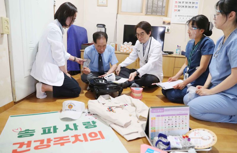 송파구, 호국보훈의 달 맞아 국가유공자 방문진료