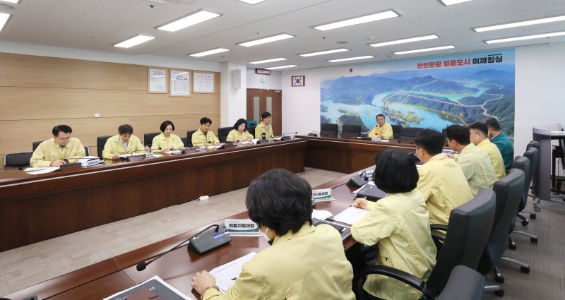 이진관 전북 임실부군수가 간부회의에서 장마철을 대비한 안전 대책을 주문하고 있다.(임실군제공. 재판매 및 DB금지)2025.6.18/뉴스1