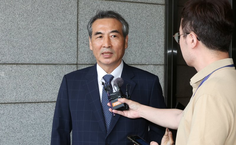 남부지검 찾은 '김건희 특검' 민중기 "검사 파견 협조 요청"