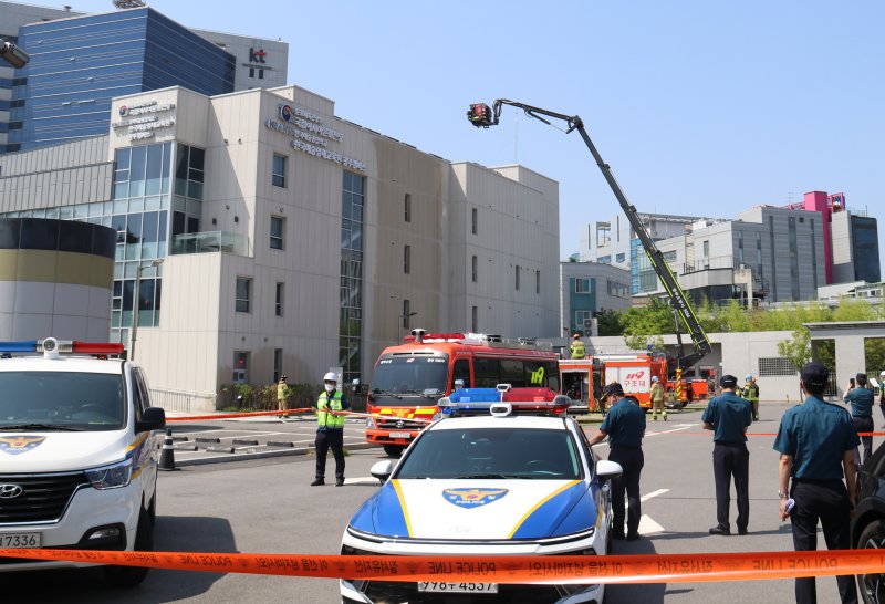 [광주=뉴시스] 광주 동부경찰서는 18일 대형 화재사건 대비 유관기관 합동 모의훈련을 진행했다. (사진 = 광주 동부경찰서 제공) 2025.06.18. photo@newsis.com *재판매 및 DB 금지