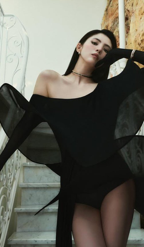 한소희, 파격 드레스…조각상 같네[★핫픽]