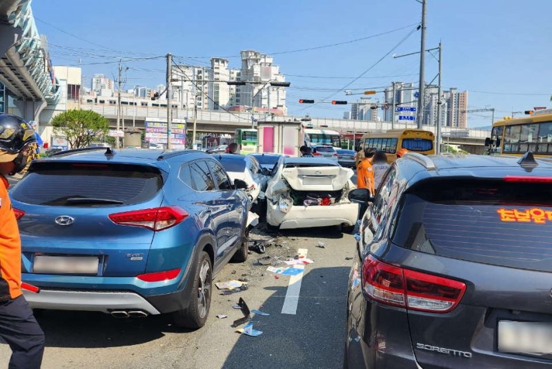 18일 오후 부산 동래구 온천동 6중추돌 라이브카지노 현장.(동래경찰서 제공. 재판매 및 DB 금지)