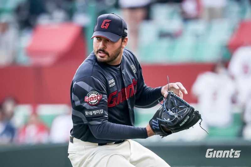 롯데의 잔인한 여름... 더 버티면 기회온다