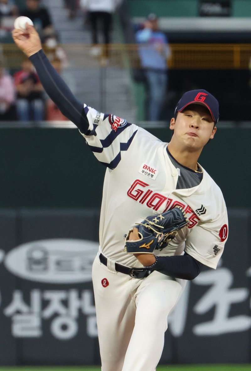 롯데의 잔인한 여름... 더 버티면 기회온다