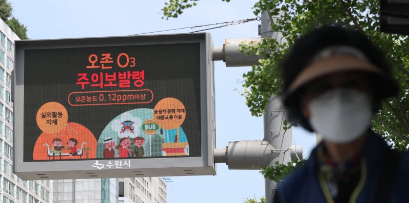 경기 수원시 권선구 올림픽공원 인근 전광판에 원탑토토주의보 발령을 알리는 문구가 표시되고 있다. 2025.6.5/뉴스1 ⓒ News1 김영운 기자