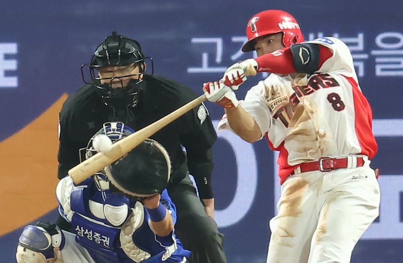 타격하는 KIA 타이거즈 이창진. 뉴스1 DB ⓒ News1 김도우 기자