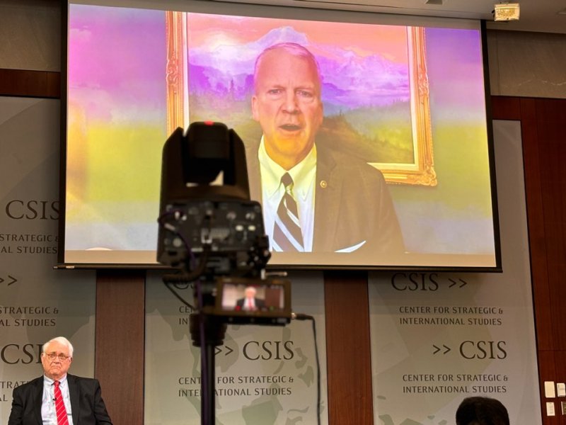 [워싱턴=뉴시스]이윤희 특파원 = 댄 설리번(공화·알래스카) 미국 상원의원 18일(현지 시간) 미국 워싱턴DC에서 전략국제문제연구소(CSIS)가 주최한 한미일 3국 협력 관련 세미나에 참석해 발언하고 있다. 2025.06.19.