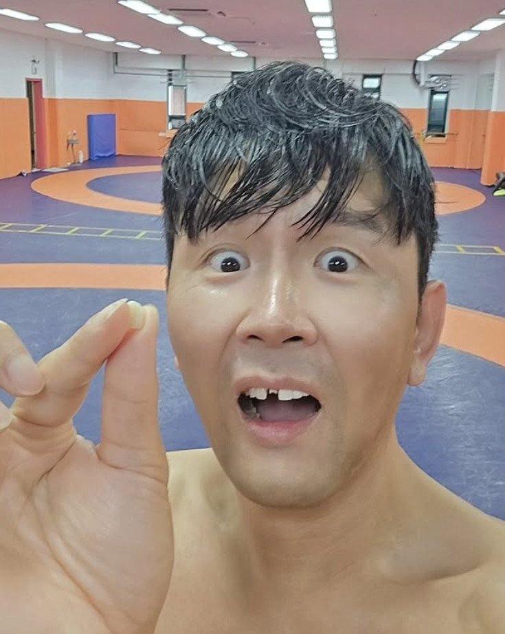 윤형빈, 밴쯔와 격투기 경기 앞두고 부상 투혼 앞니 빠짐 이슈