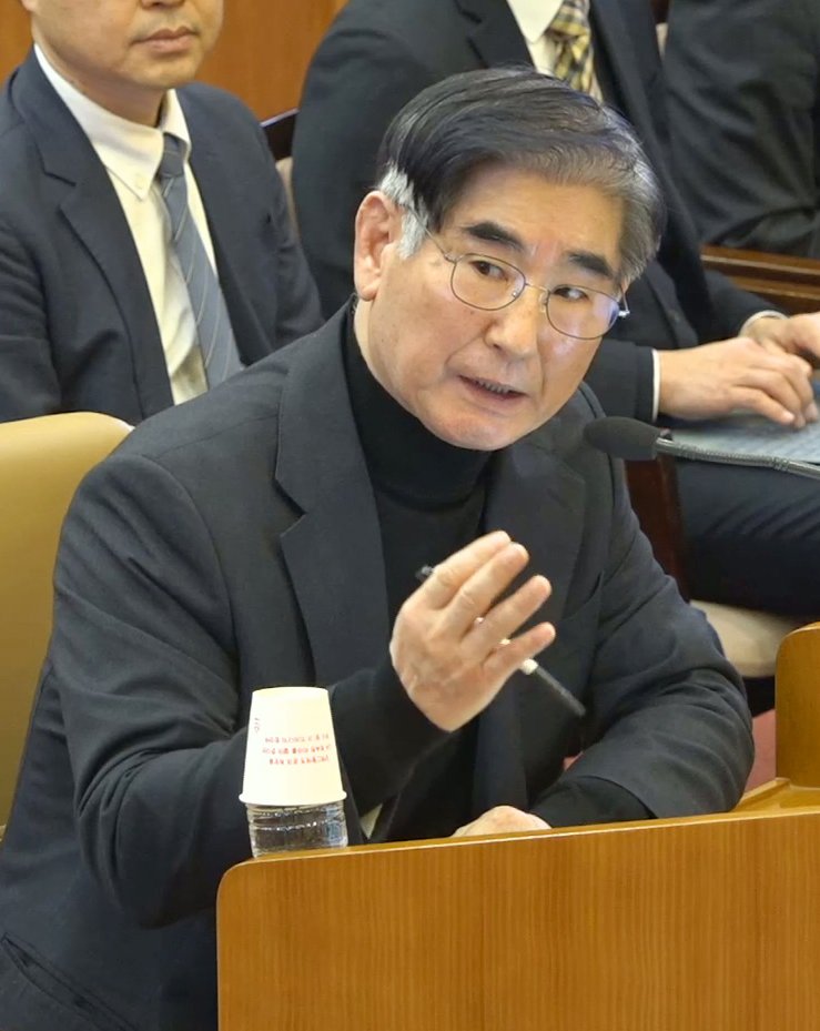 [서울=뉴시스]12·3 비상계엄 관련 내란 뉴헤븐카지노를 진행 중인 조은석 특별검사가 김용현 전 국방부 장관을 공무집행방해 등 혐의로 추가 기소했다고 19일 밝혔다. 김용현 전 국방부장관이 서울 종로구 헌법재판소에서 열린 대통령 탄핵심판 4차 변론기일에 증인으로 출석해 질문에 답변하고 있다. (사진=헌법재판소 제공) 2025.01.23. photo@newsis.com *재판매 및 DB 금지