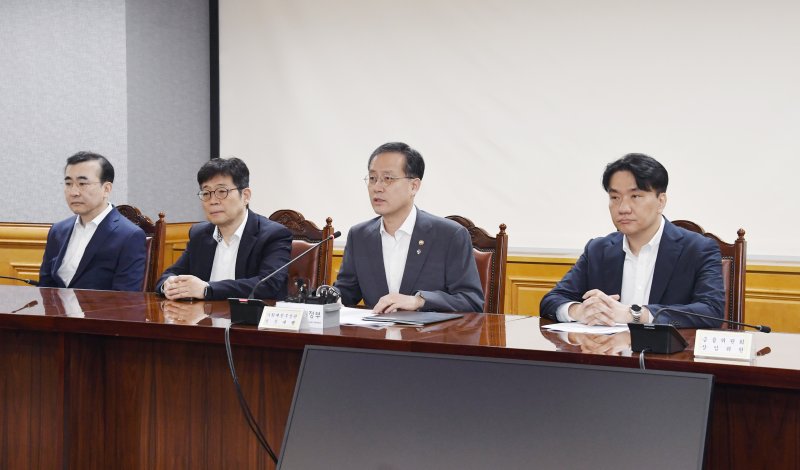 정부 "중동불안 따른 변동성 확대…24시간 점검체계 가동"