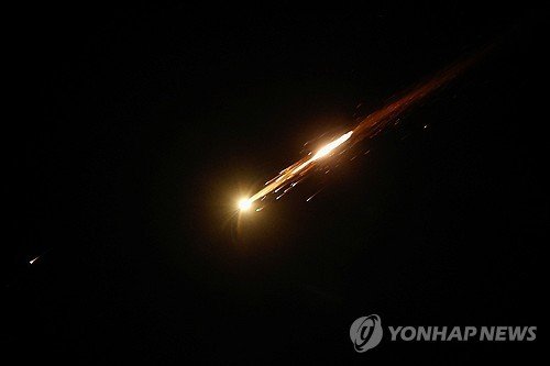 이스라엘 향해 발사된 이란 미사일 (출처=연합뉴스)