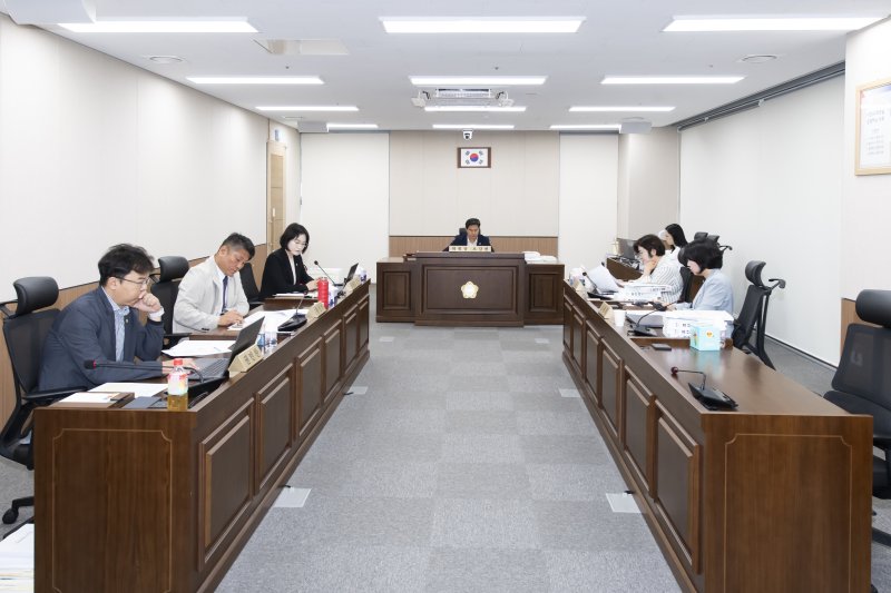 [김포=뉴시스] 정일형 기자 = 카지노 용어 예결위 2024회계연도 결산 승인안에 대해 심사 모습. (사진=카지노 용어 제공)