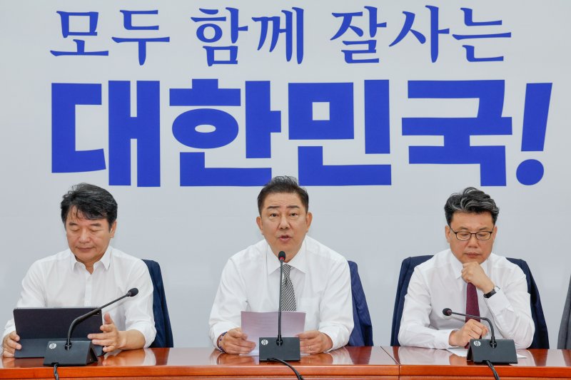 김병기 더불어민주당 대표 직무대행 겸 원내대표가 19일 오전 서울 여의도 국회에서 열린 정책조정회의에 참석해 모두 발언하고 있다. 2025.6.19/베가카지노1 ⓒ News1 안은나 기자