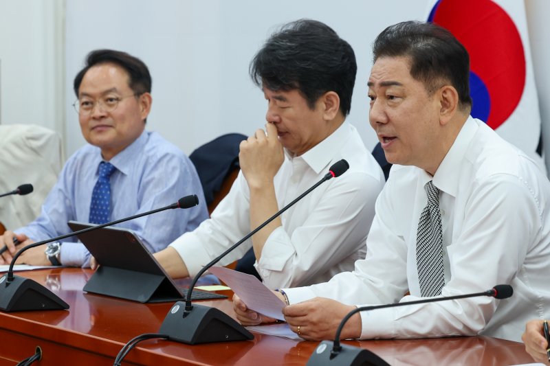 김병기 더불어민주당 대표 직무대행 겸 원내대표가 19일 오전 서울 여의도 국회에서 열린 정책조정회의에 참석해 모두 발언하고 있다. 2025.6.19/베가카지노1 ⓒ News1 안은나 기자