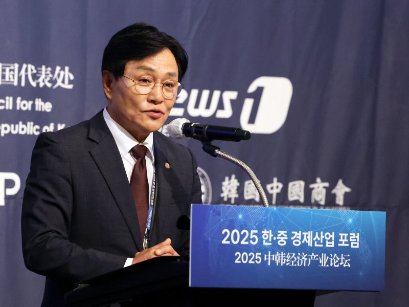 박용철 꽁 머니 카지노가19일 오전 인천시 연수구 쉐라톤그랜드인천호텔에서 열린 '2025 한·중 경제 산업 포럼'에서 축사를 하고 있다. 2025.6.19/뉴스1 ⓒ News1 황기선 기자