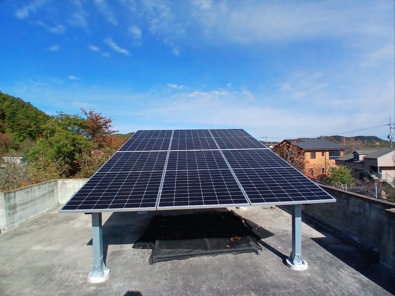 [양양=뉴시스] 양양군의 한 주택 옥상에 설치된 태양광 모습.(사진=양양군 제공) photo@newsis.com *재판매 및 DB 금지