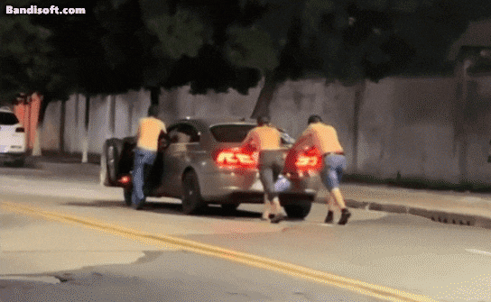 "음주 단속 피하자"…술 마시고 차 밀며 이동한 中남성들