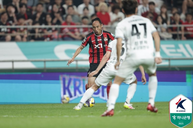 [서울=뉴시스] 프로축구 K리그1 FC서울의 문선민. (사진=한국프로축구연맹 제공) *재판매 및 DB 금지