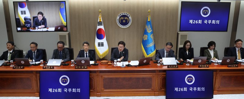 [서울=뉴시스] 고범준 기자 = 이재명 대통령이 19일 서울 용산구 대통령실 청사에서 열린 국무회의에서 발언하고 있다. (대통령실통신사진기자단) 2025.06.19. bjko@newsis.com