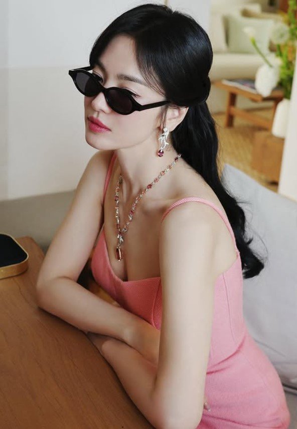 송혜교, 핑크 드레스 완벽…여신 비주얼[★핫픽]