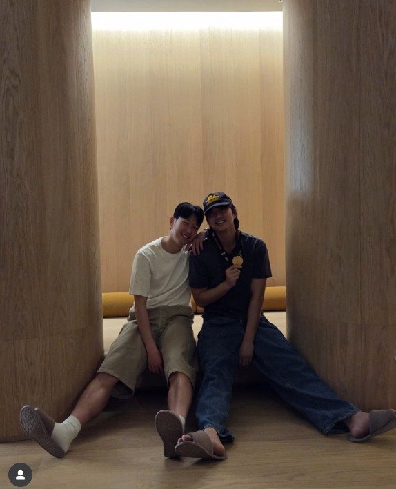 공유·손흥민, 나이 넘은 '절친'의 만남 …어깨 기댄 다정 케미 [N샷]