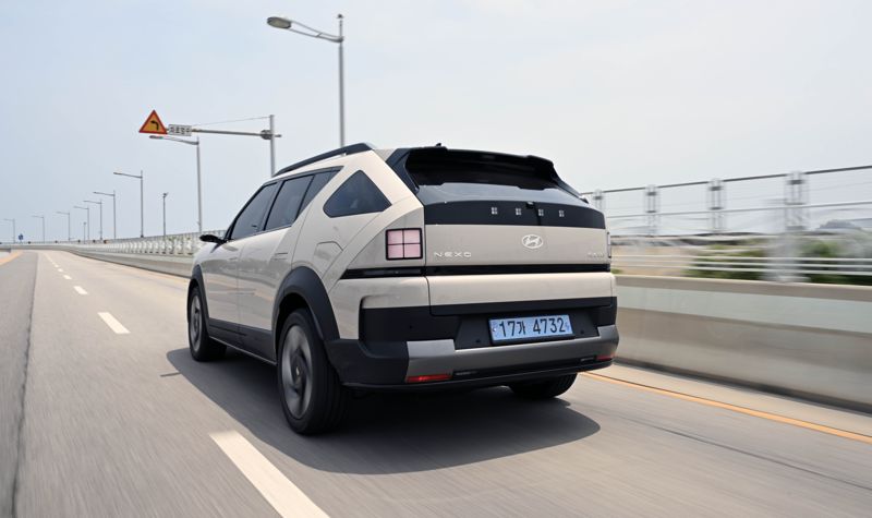 '환골탈태'한 수소차 2세대 '넥쏘' 타보니…육각형으로 거듭났네 [FN 모빌리티]