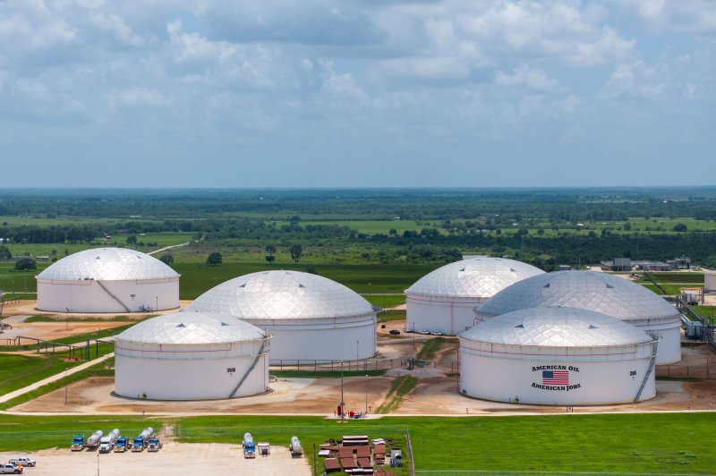 국제 유가가 미국의 석유 재고 감소 영향으로 25일(현지시간) 나흘 만에 반등했다. 사진은 19일 텍사스주 실리의 석유 저장시설. AFP 연합