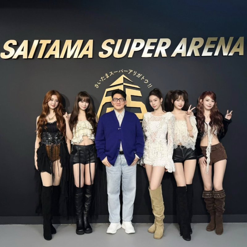 방시혁, 더 홀쭉해졌네…르세라핌 사이서도 '당당 자신감' [N샷]