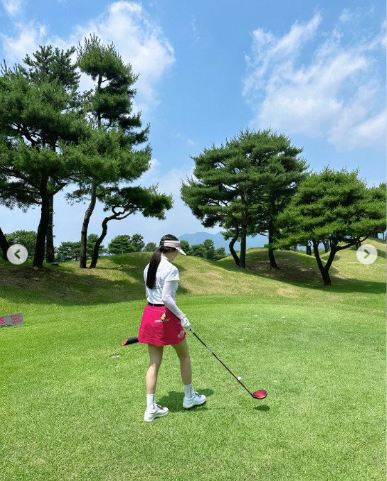 김태희, 골프장에서도 빛난 미모…이보미와 화기애애한 '시누이·올케'