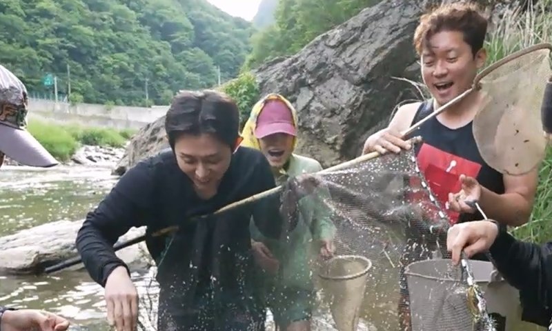 김대호·옥자연·코쿤, 생물탐험 위해 계곡 입수…여름 낭만 물씬