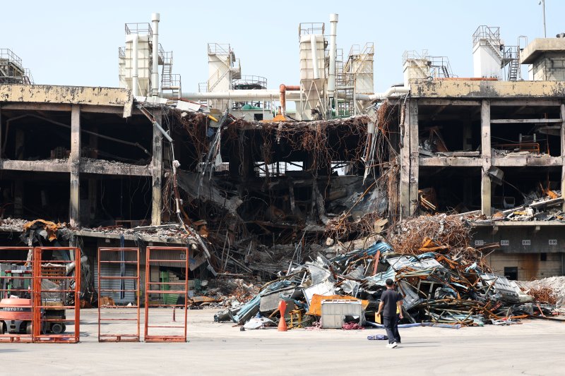 18일 광주 광산구 소촌동 금호타이어 광주공장에 건물 해체 등으로 인한 잔재물이 쌓여 있다. 2025.6.18/뉴스1 ⓒ News1 이승현 기자