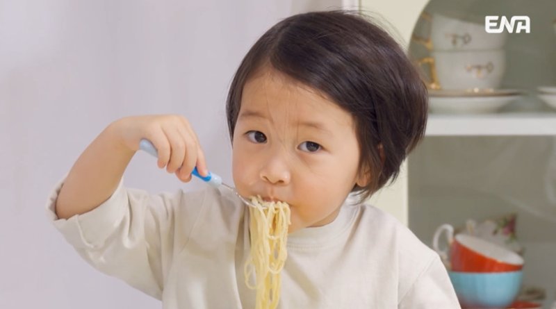 신다은, 2세 아들 해든이 공개…엄마 똑닮은 비주얼에 "딸 같아"