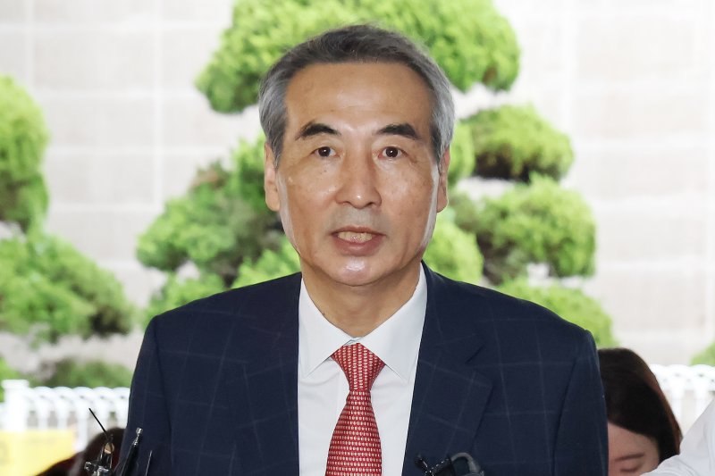 '김건희 수사' 민중기 특검, 파견검사 4명 출근·업무시작