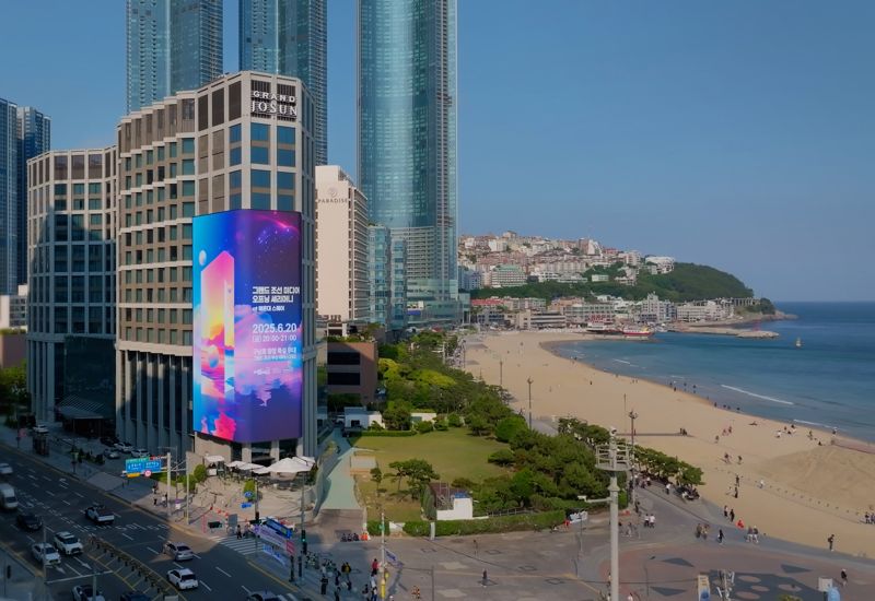 그랜드 조선 ‘해운대 스퀘어’ 초대형 전광판 불 밝혔다